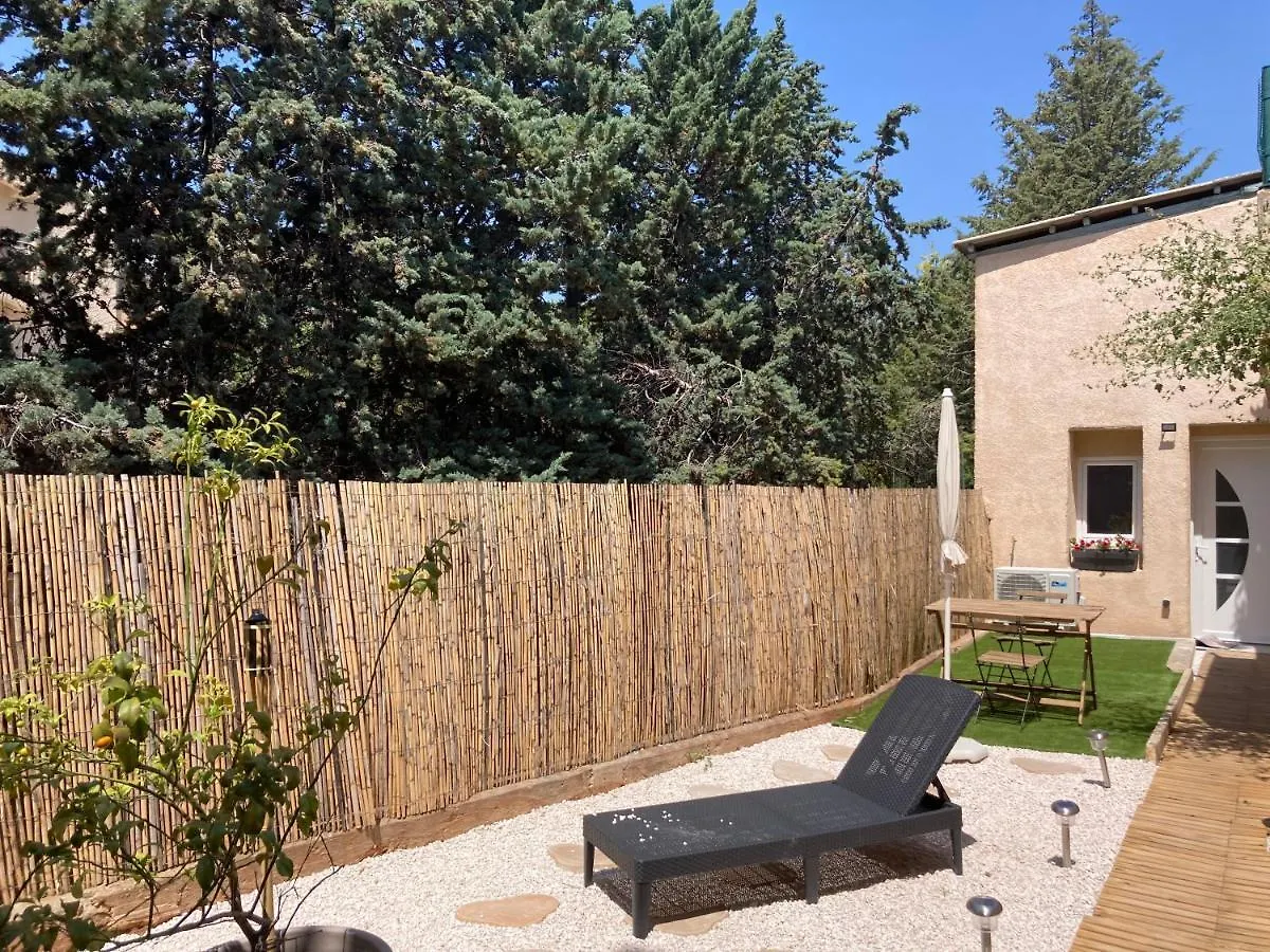 T2 30 M2 Avec Jardin Proche Des Plages Bandol 0*,  France