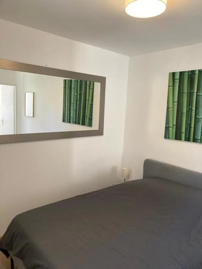 T2 30 M2 Avec Jardin Proche Des Plages Bandol 0*,  France